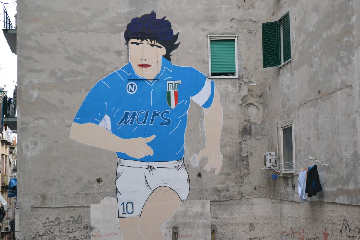 VIDEO+FOTO Imagini fabuloase din Napoli » A fost restaurată o pictură murală cu Maradona: "Nu mai deschid niciodată geamul!" :)