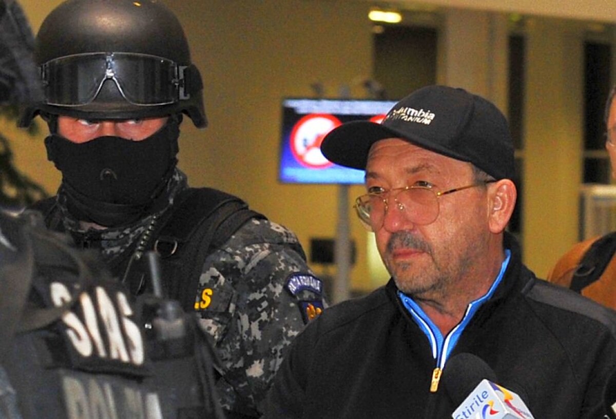 FOTO UPDATE Florian Walter a fost extrădat » Omul de afaceri a ajuns în România total schimbat