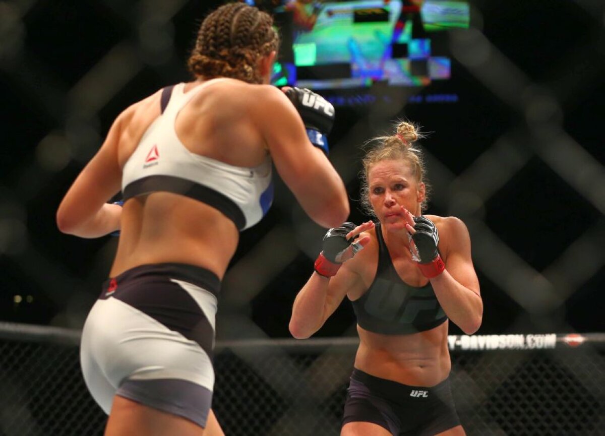 VIDEO + FOTO Spectacol total în UFC » Înfrângere şoc! McGregor şi Holm au pierdut surprinzător