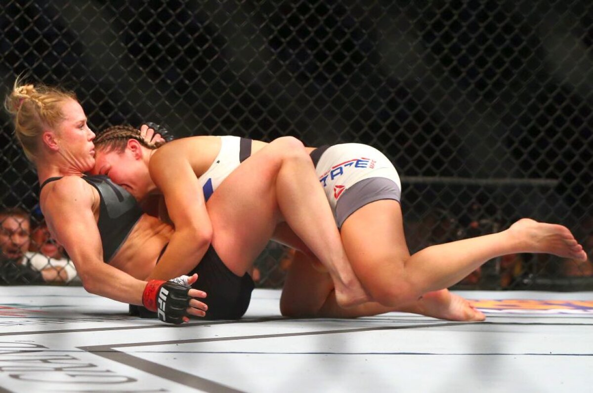 VIDEO + FOTO Spectacol total în UFC » Înfrângere şoc! McGregor şi Holm au pierdut surprinzător