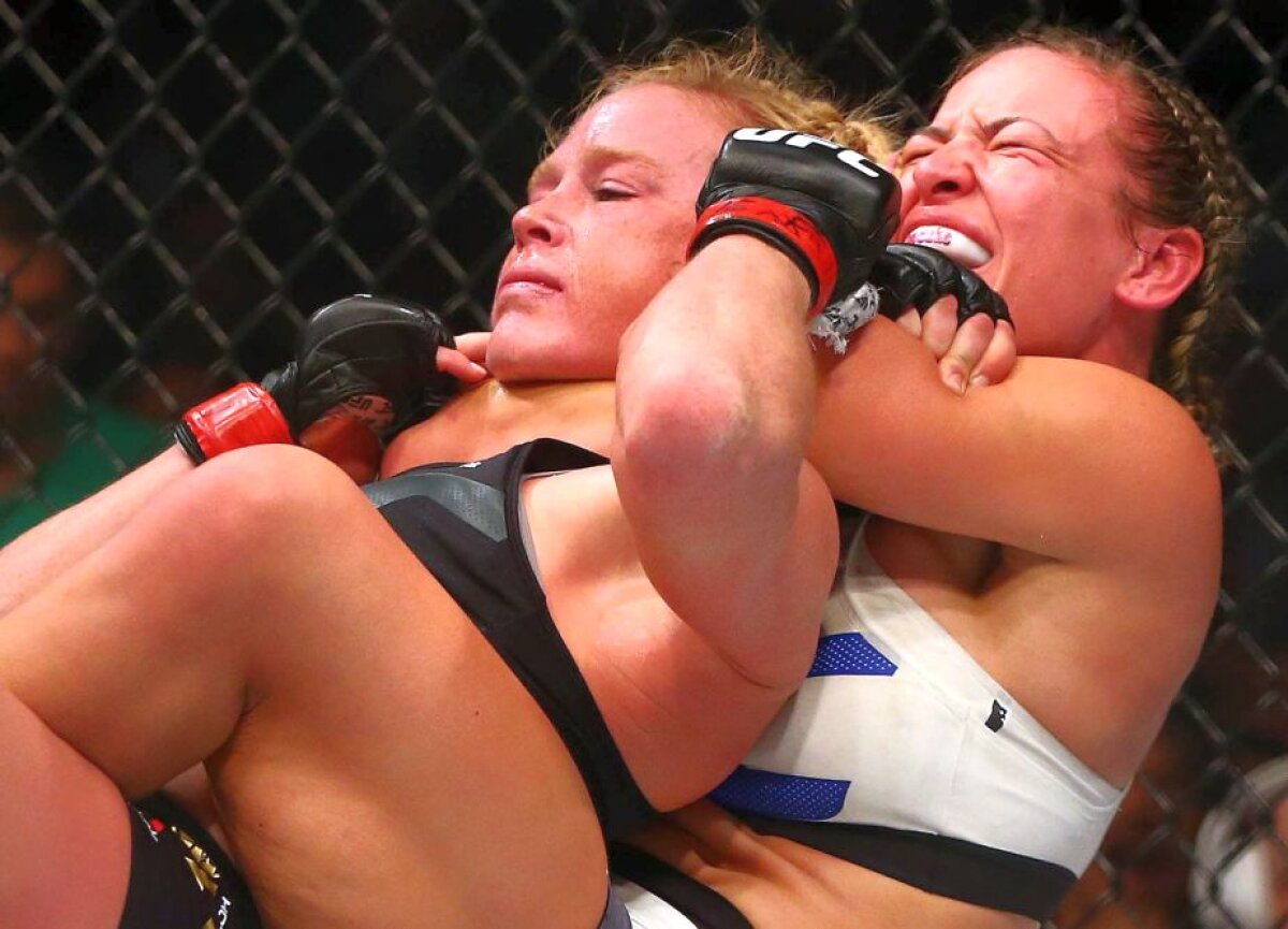 VIDEO + FOTO Spectacol total în UFC » Înfrângere şoc! McGregor şi Holm au pierdut surprinzător