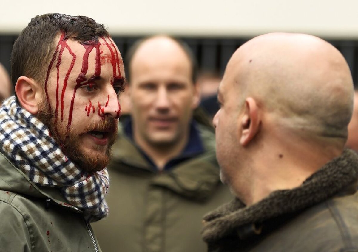 VIDEO + FOTO Atenţie, imagini violente pe străzile din Londra » Bătaie între fanii lui Tottenham și cei ai lui Arsenal 