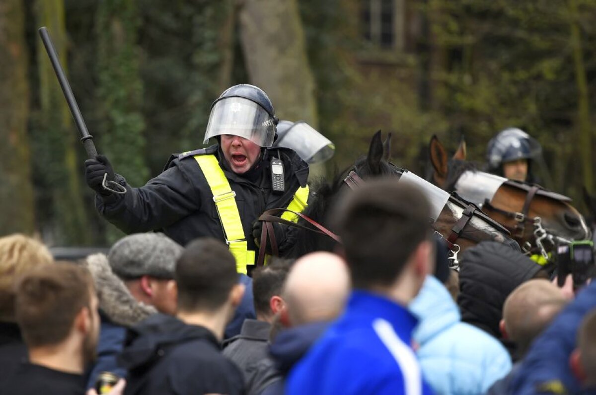 VIDEO + FOTO Atenţie, imagini violente pe străzile din Londra » Bătaie între fanii lui Tottenham și cei ai lui Arsenal 