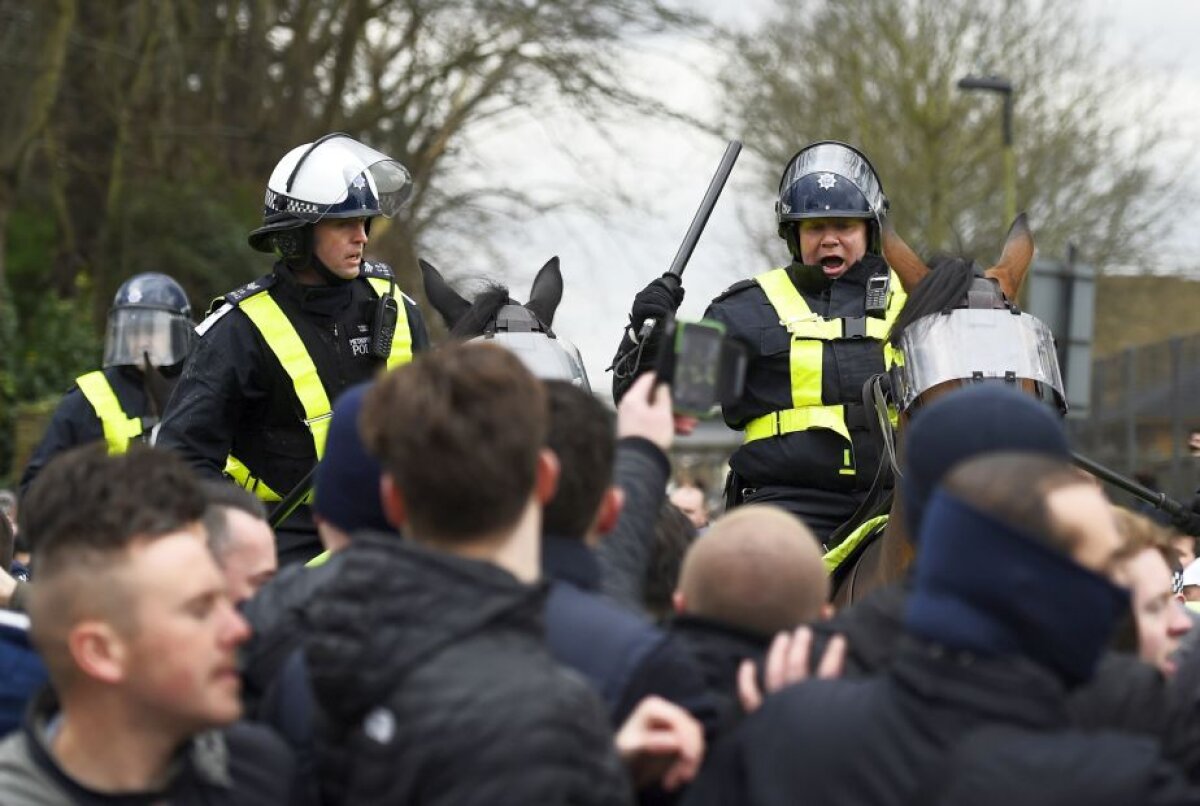 VIDEO + FOTO Atenţie, imagini violente pe străzile din Londra » Bătaie între fanii lui Tottenham și cei ai lui Arsenal 