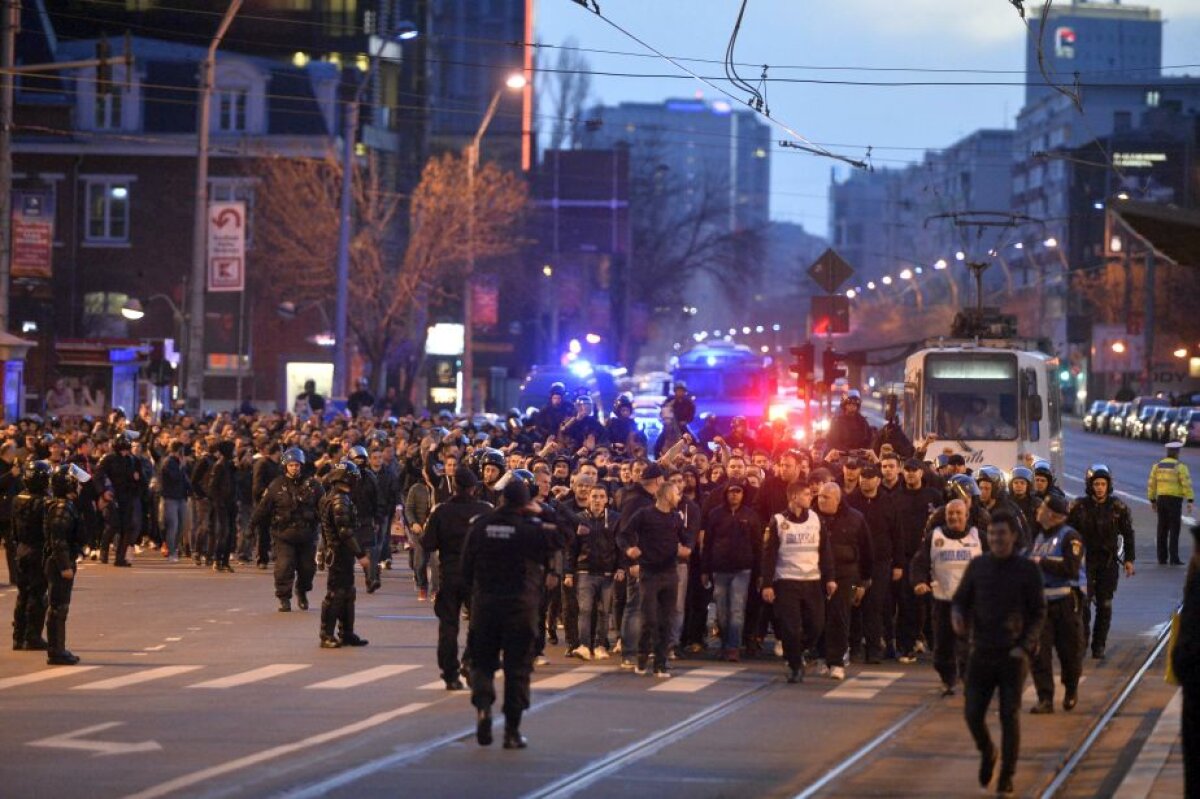 GALERIE FOTO Suporterii Stelei, înapoi după 15 luni! Roș-albaștrii s-au întâlnit la Victoriei și au luat la pas drumul spre Ștefan cel Mare