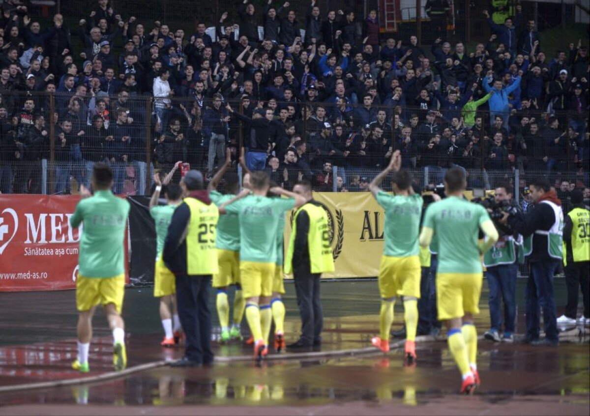 GALERIE FOTO Suporterii Stelei, înapoi după 15 luni! Roș-albaștrii s-au întâlnit la Victoriei și au luat la pas drumul spre Ștefan cel Mare