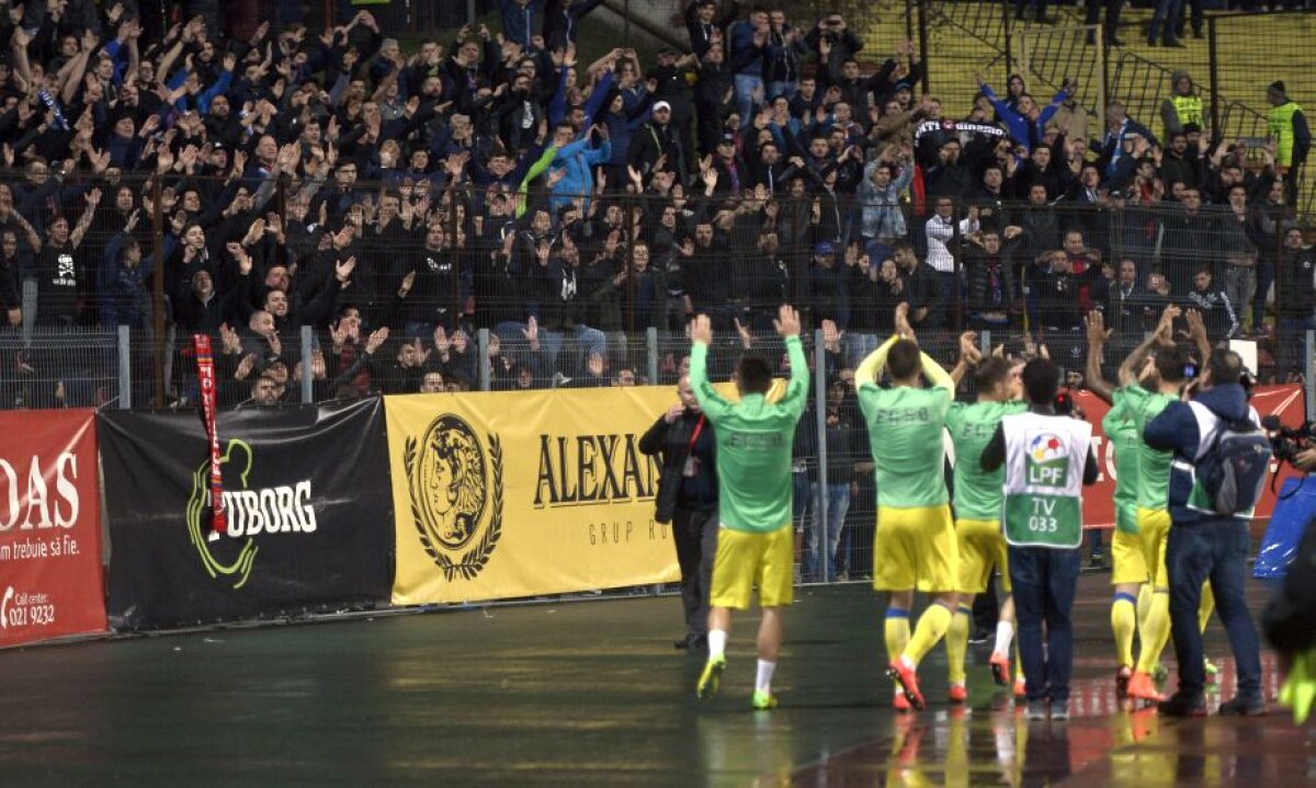 GALERIE FOTO Suporterii Stelei, înapoi după 15 luni! Roș-albaștrii s-au întâlnit la Victoriei și au luat la pas drumul spre Ștefan cel Mare