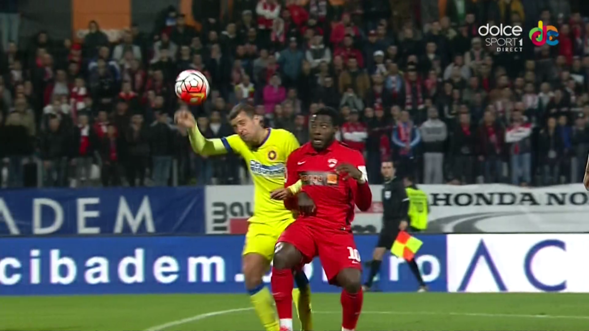 FOTO ”Câinii” au cerut penalty! Imprudența lui Tamaș o putea costa pe Steaua