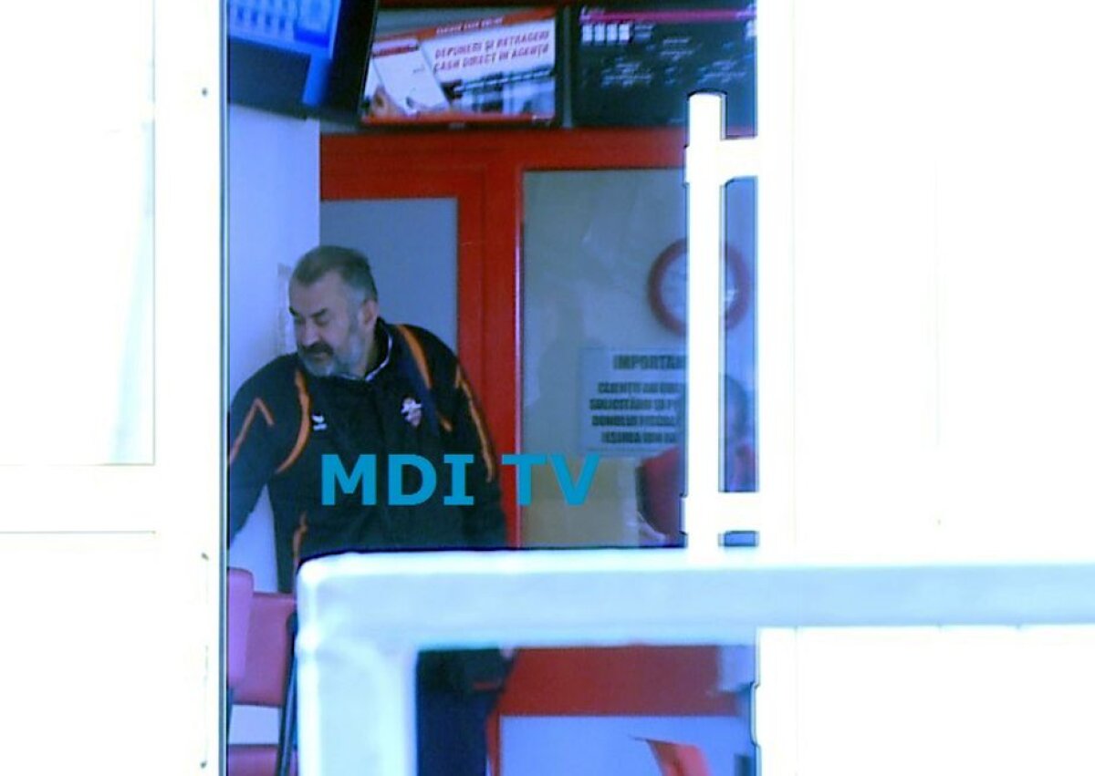 GALERIE FOTO Încă un scandal al pariurilor în România! A fost surprins în timp ce juca în agenție