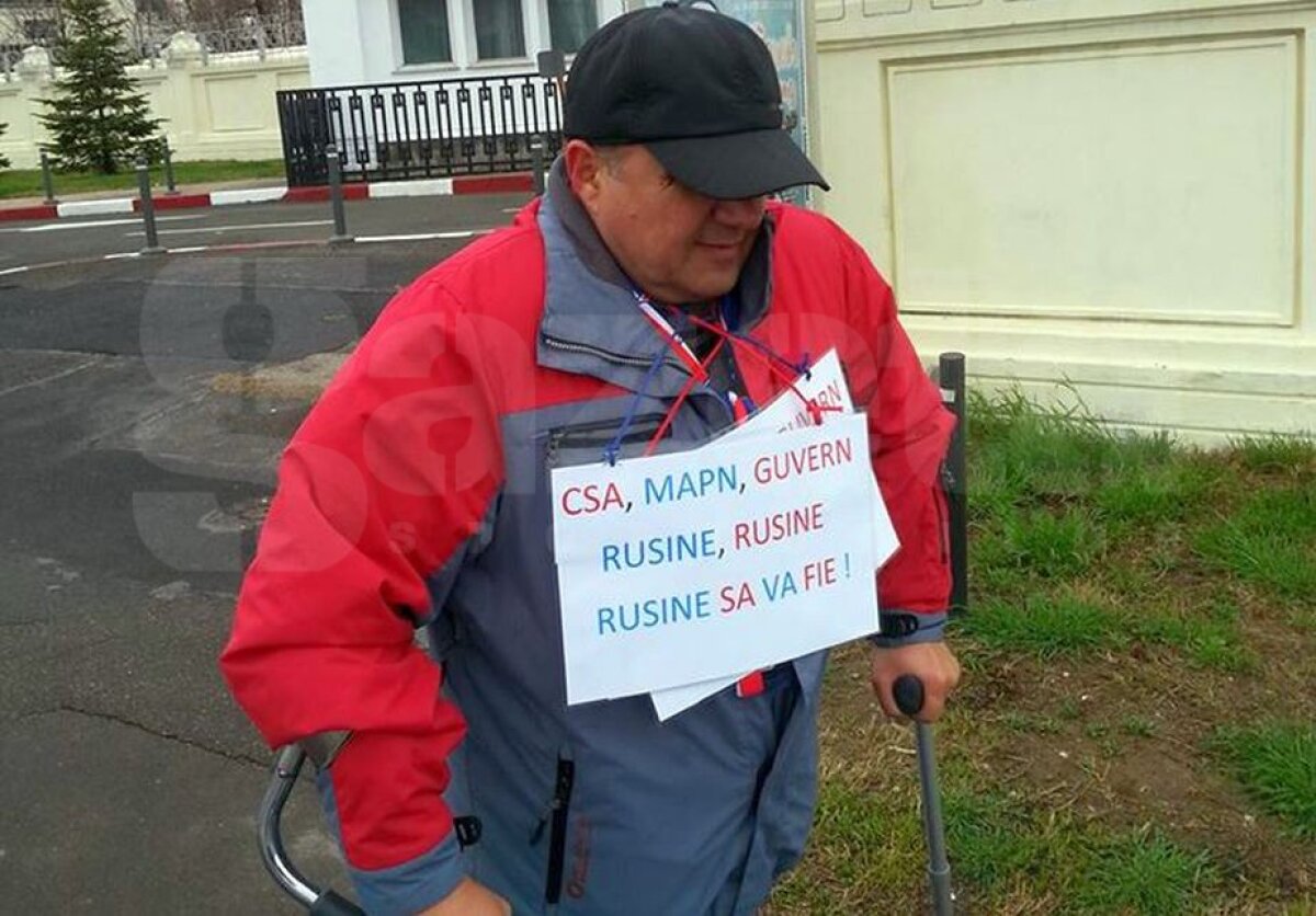 EXCLUSIV FOTO Suporterii Stelei au trecut la fapte » Gestul unui stelist care a fost astăzi în fața CSA-ului, MApN-ului și a Guvernului: "Vreau să vină și Peluza Nord"