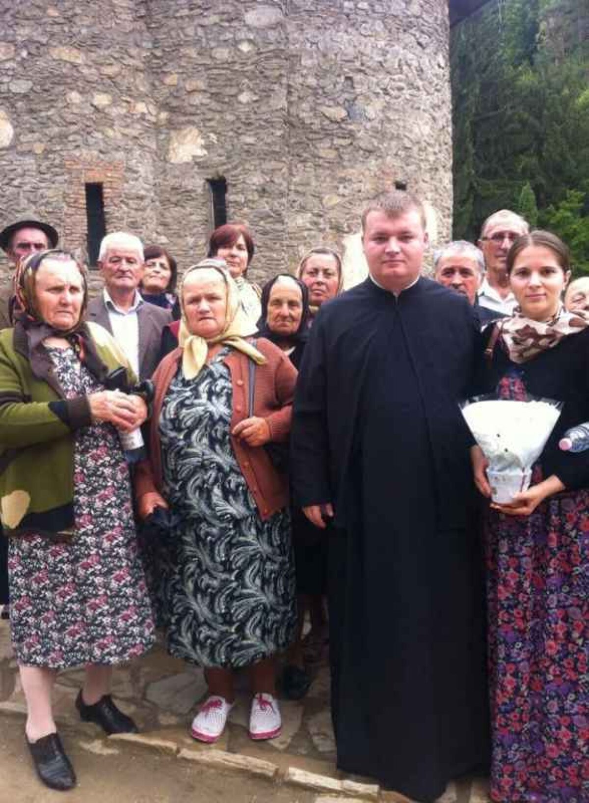 FOTO Sfânta speculă :) » Un preot român vinde bilete la România - Spania la suprapreț! Reacția acestuia