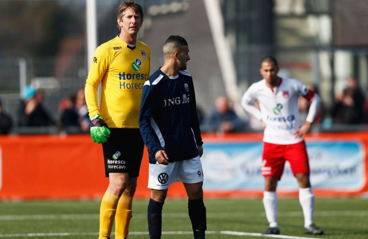 VIDEO+FOTO Revenire de senzație: marele Van der Sar s-a întors pe gazon după 5 ani și a apărat un penalty!