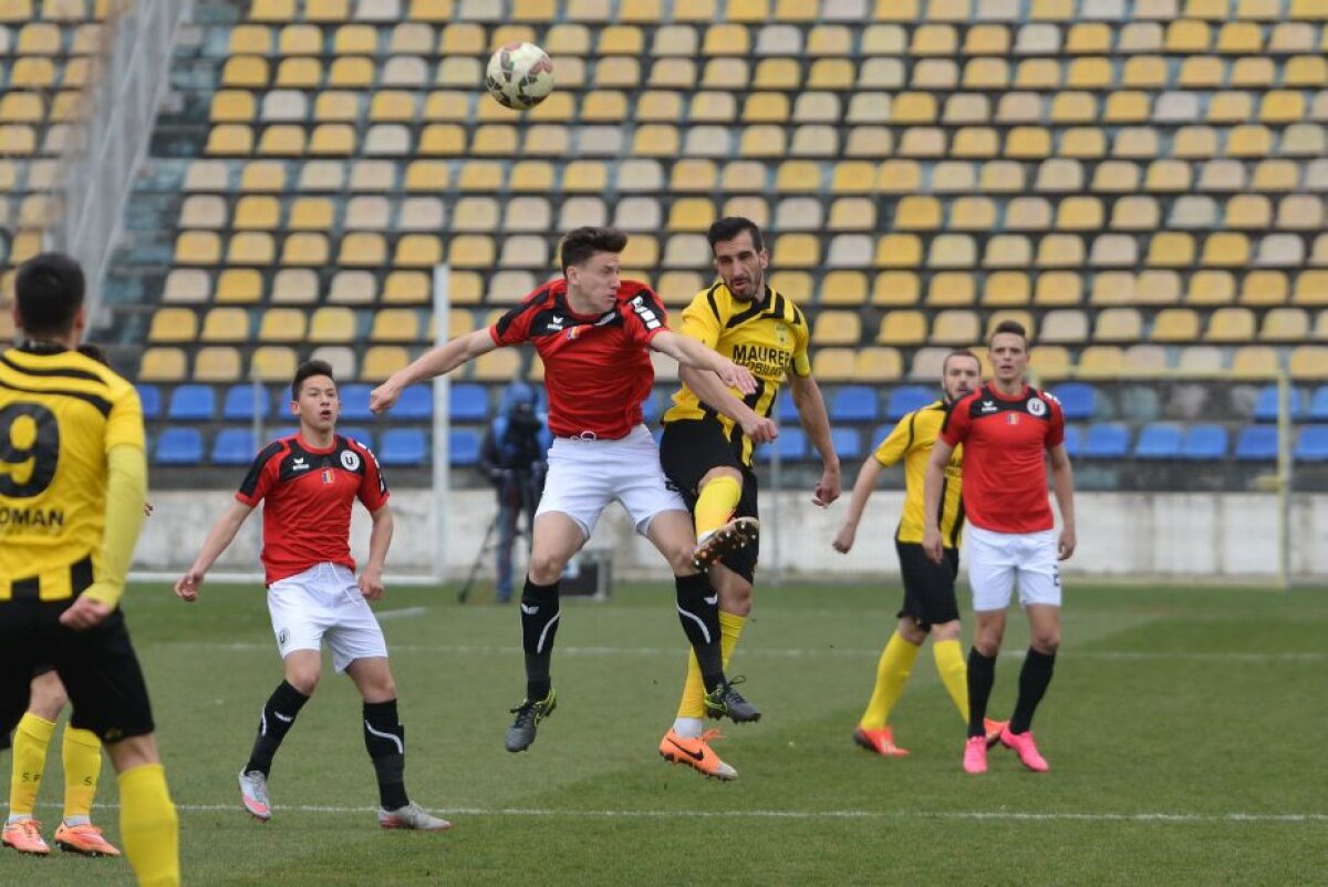 FOTO Meci tensionat între FC Brașov și U Cluj: 3 cartonașe roșii și niciun gol!