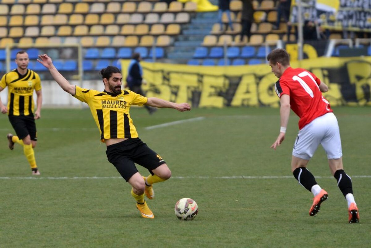 FOTO Meci tensionat între FC Brașov și U Cluj: 3 cartonașe roșii și niciun gol!
