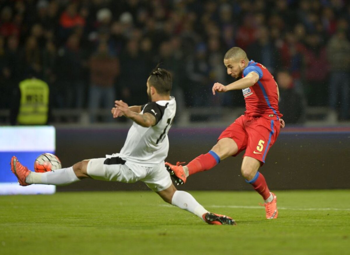 VIDEO+FOTO Reghe - Șumi 2-0 » Steaua a învins Astra și s-a apropiat la trei puncte de giurgiuveni