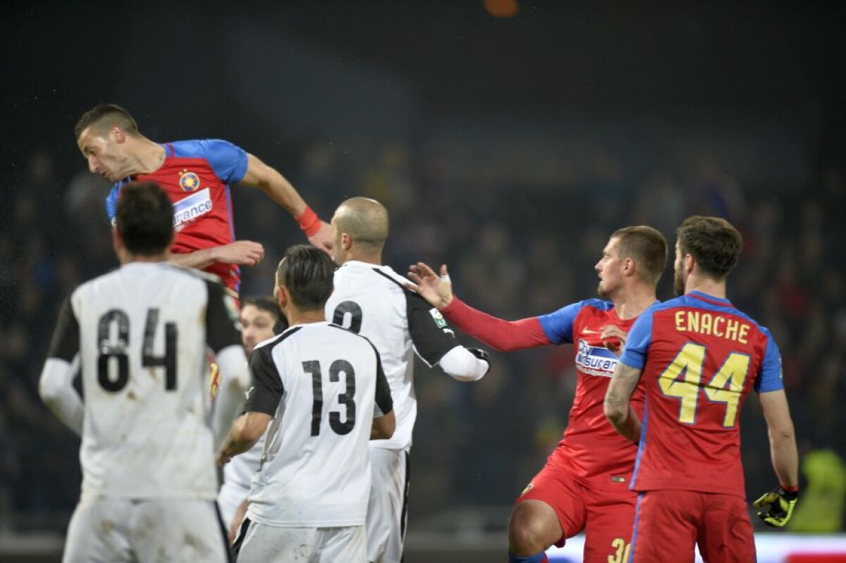 VIDEO+FOTO Reghe - Șumi 2-0 » Steaua a învins Astra și s-a apropiat la trei puncte de giurgiuveni