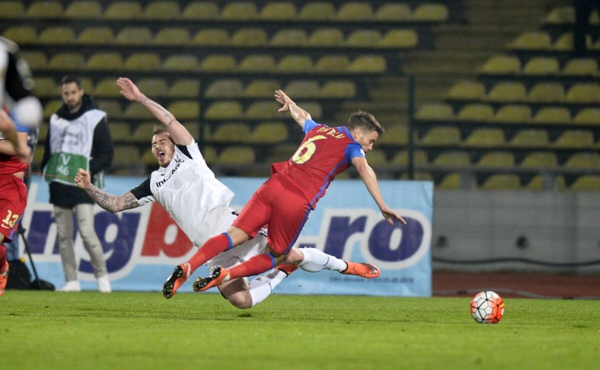 VIDEO+FOTO Reghe - Șumi 2-0 » Steaua a învins Astra și s-a apropiat la trei puncte de giurgiuveni