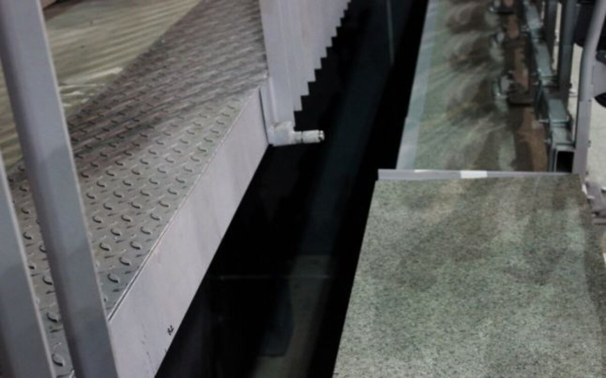 Cum explică oficialii "Polivalentei" clujene accidentul băiatului care a căzut în gol: "Defect de construcţie!"