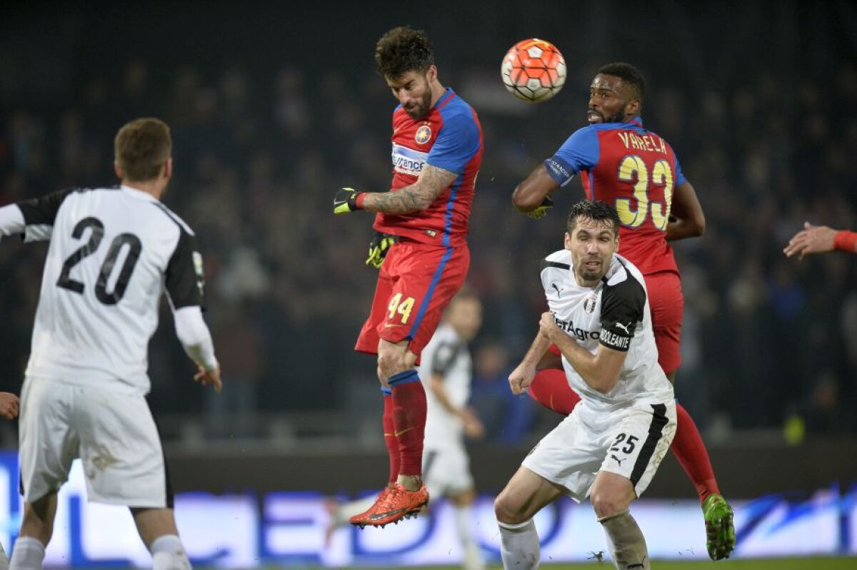 VIDEO+FOTO Reghe - Șumi 2-0 » Steaua a învins Astra și s-a apropiat la trei puncte de giurgiuveni