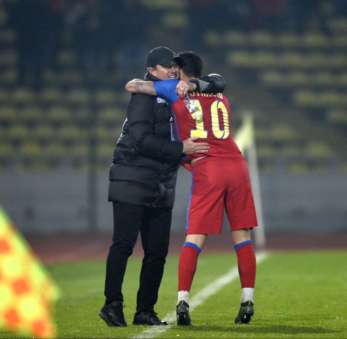 VIDEO+FOTO Reghe - Șumi 2-0 » Steaua a învins Astra și s-a apropiat la trei puncte de giurgiuveni