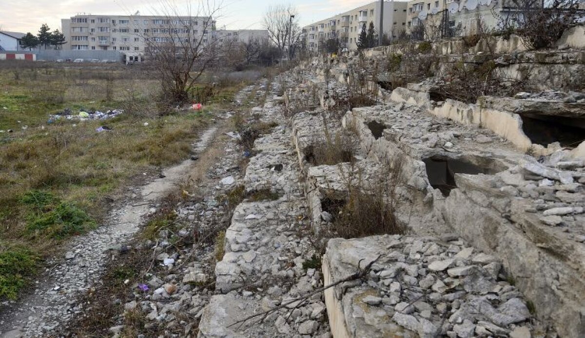 FOTOGRAFIA UNUI DEZASTRU. Așa arată acum stadioanele din București. Interviu cu Mircea Sandu: "Au dispărut marile fabrici şi uzine, au dispărut şi echipele"