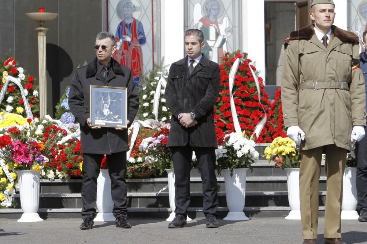 GALERIE FOTO Iolanda Balaș-Soter a fost înmormântată cu onoruri militare » Multiple personalități au condus-o pe fosta campioană pe ultimul drum