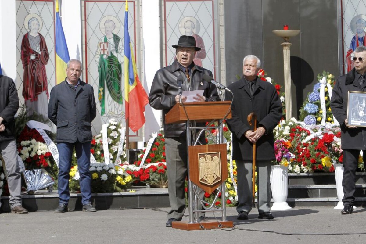 GALERIE FOTO Iolanda Balaș-Soter a fost înmormântată cu onoruri militare » Multiple personalități au condus-o pe fosta campioană pe ultimul drum