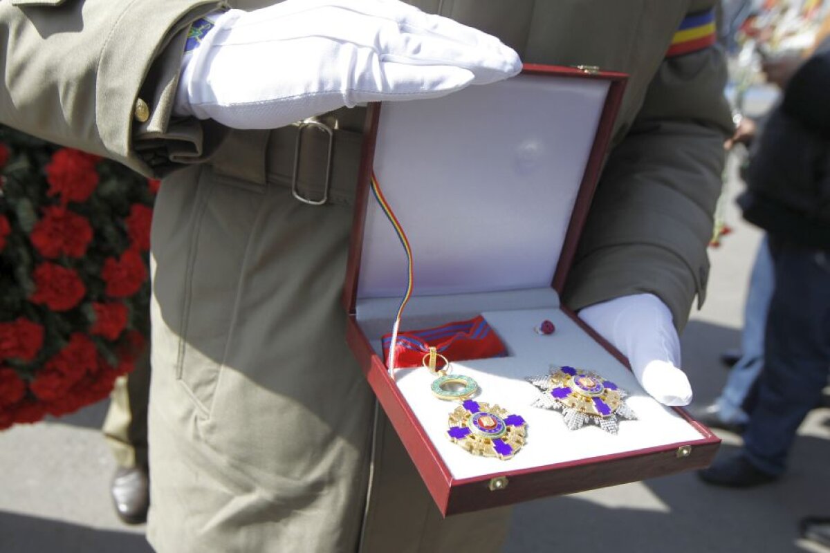 GALERIE FOTO Iolanda Balaș-Soter a fost înmormântată cu onoruri militare » Multiple personalități au condus-o pe fosta campioană pe ultimul drum