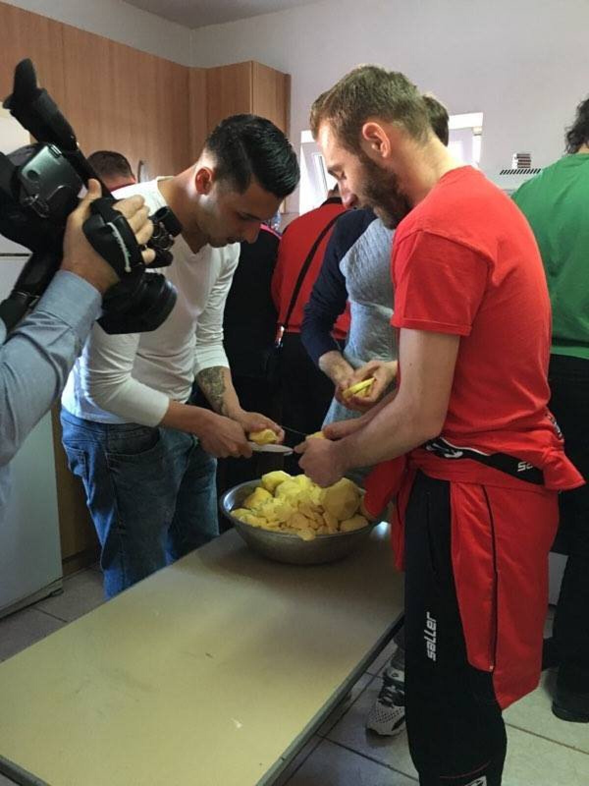 GALERIE FOTO Imagini unice! Știi ce mai face fostul dinamovist Strătilă?