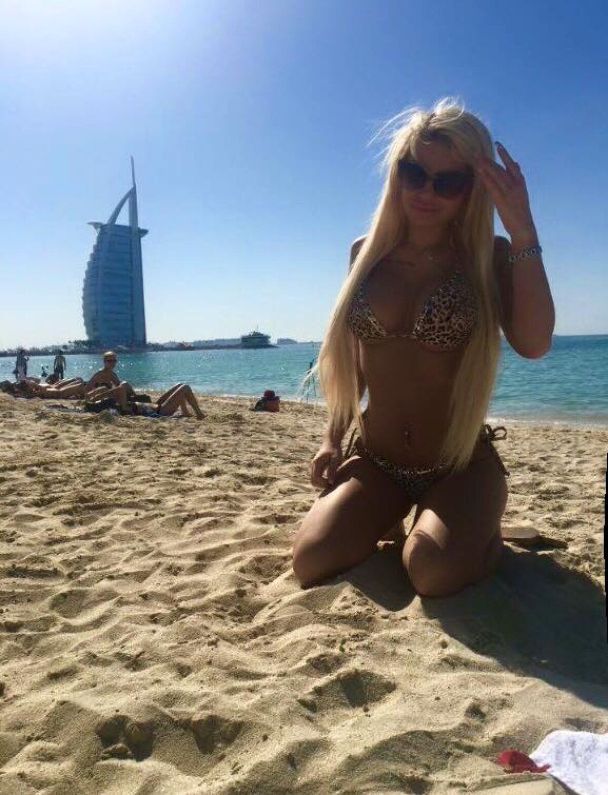 GALERIE FOTO Această româncă a înnebunit internetul! Ipostazele în care se pozează bomba sexy adună mii de like-uri în doar câteva minute