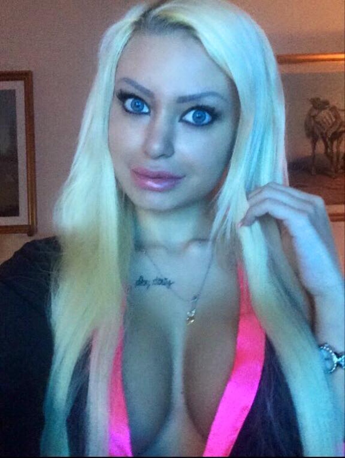 GALERIE FOTO Această româncă a înnebunit internetul! Ipostazele în care se pozează bomba sexy adună mii de like-uri în doar câteva minute