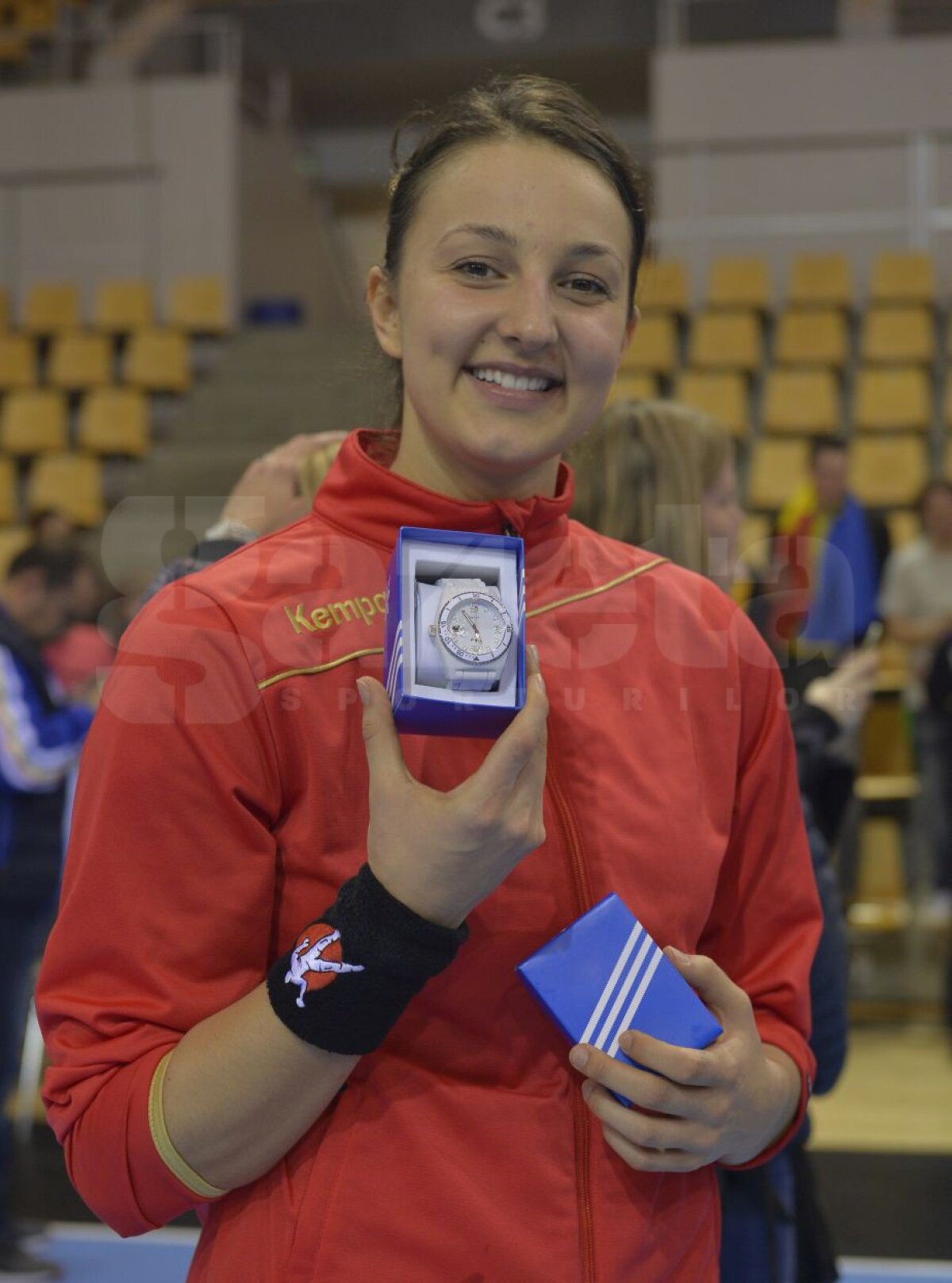 EXCLUSIV FOTOGRAFIE MONUMENT Cea mai bună jucătoare a României a jucat într-un picior! Cum arată glezna Elizei Buceschi după meciul cu Danemarca