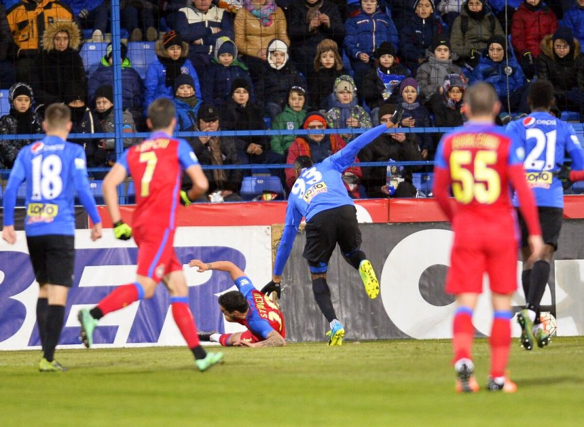 FOTO Steaua a marcat două goluri din două faze la care jucătorii Viitorului au protestat » Trupa lui Hagi a marcat și ea dintr-un penalty contestat » Verdictul specialistului