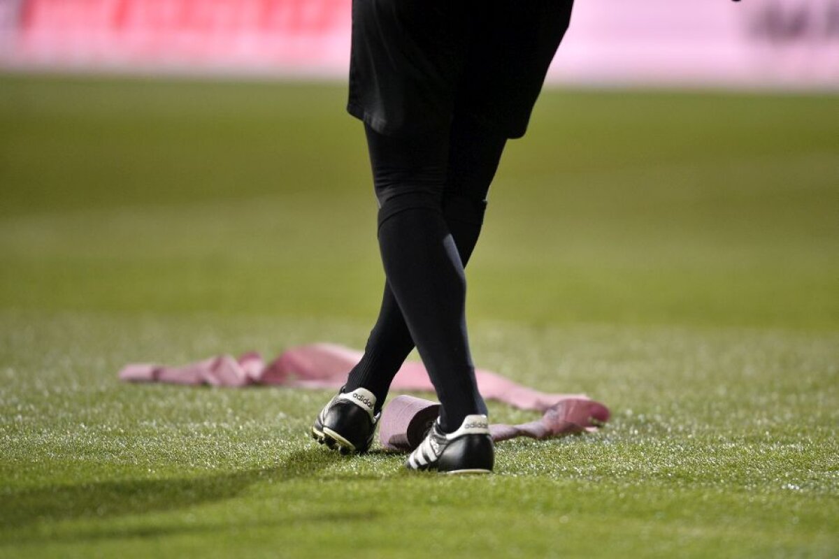 GALERIE FOTO Trei lucruri care nu s-au văzut la TV la Viitorul - Steaua » Protestul continuă, fanii și hârtia igienică + suporterul-antrenor: "Lasă-i, bă, să joace"