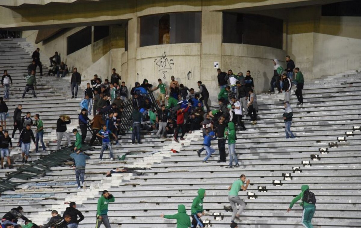 GALERIE FOTO + VIDEO Huliganism la cele mai înalte cote! Suporterii celor de la Raja Casablanca s-au bătut între ei: doi oameni decedați, alți 54 răniți