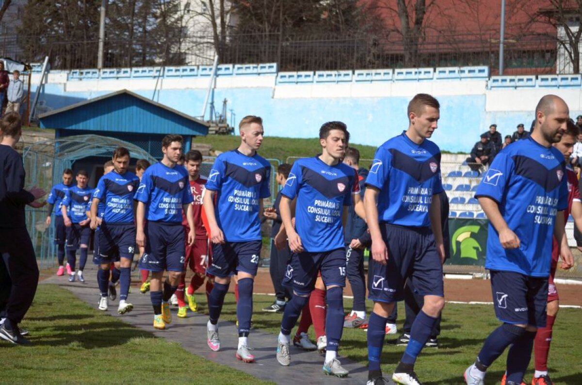 VIDEO Egal șters pentru Rapid la Suceava, scor 0-0 » Un suporter giuleștean a escaladat stadionul după ce a furat un banner