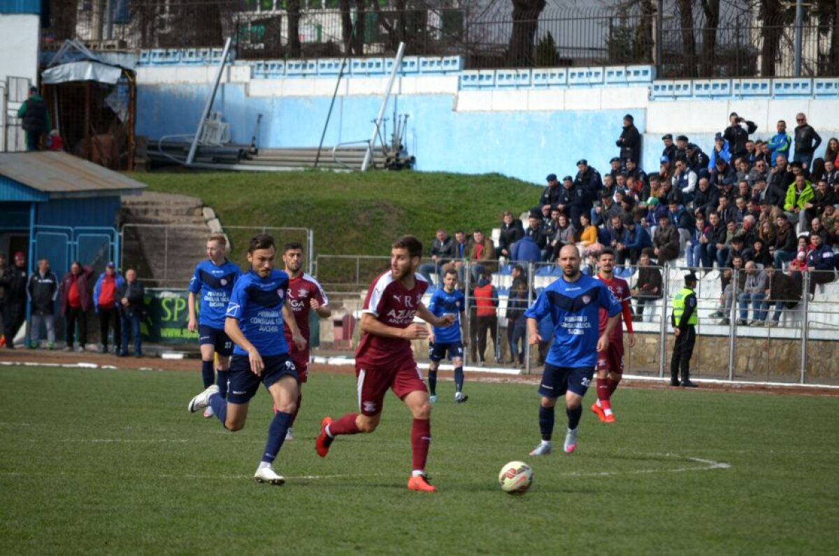 VIDEO Egal șters pentru Rapid la Suceava, scor 0-0 » Un suporter giuleștean a escaladat stadionul după ce a furat un banner