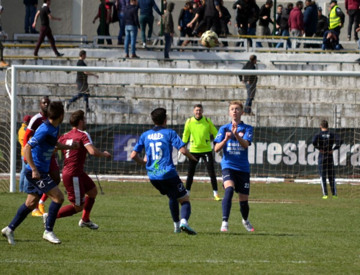 VIDEO Egal șters pentru Rapid la Suceava, scor 0-0 » Un suporter giuleștean a escaladat stadionul după ce a furat un banner