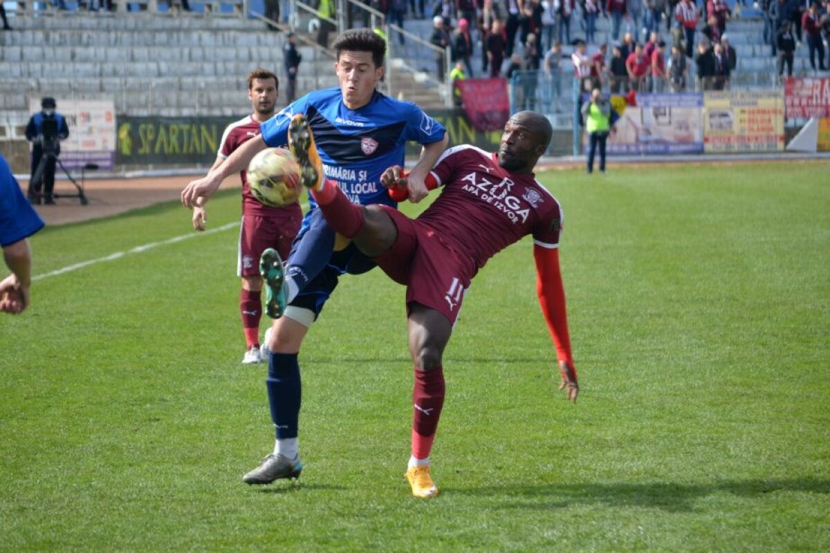 VIDEO Egal șters pentru Rapid la Suceava, scor 0-0 » Un suporter giuleștean a escaladat stadionul după ce a furat un banner