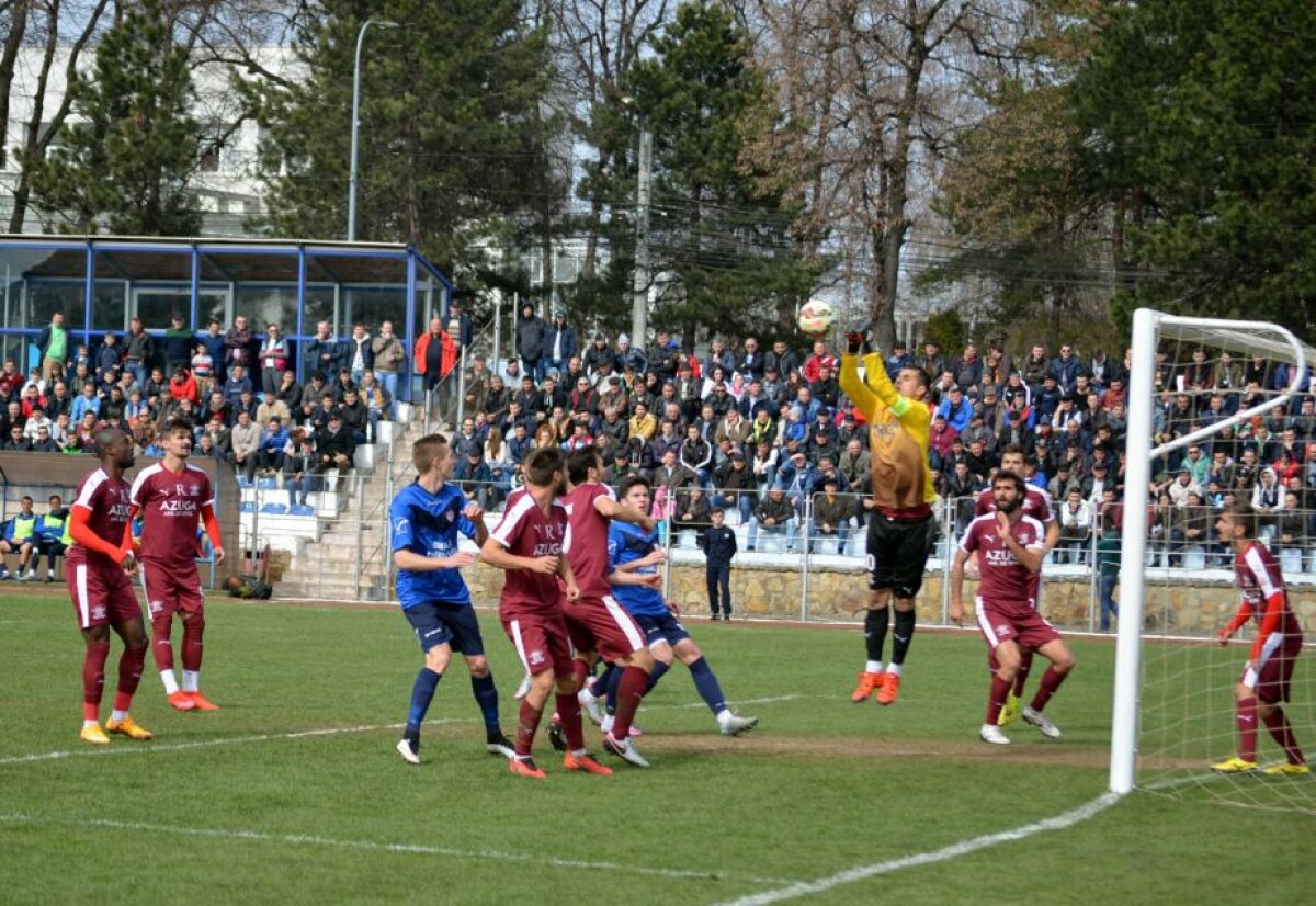 VIDEO Egal șters pentru Rapid la Suceava, scor 0-0 » Un suporter giuleștean a escaladat stadionul după ce a furat un banner