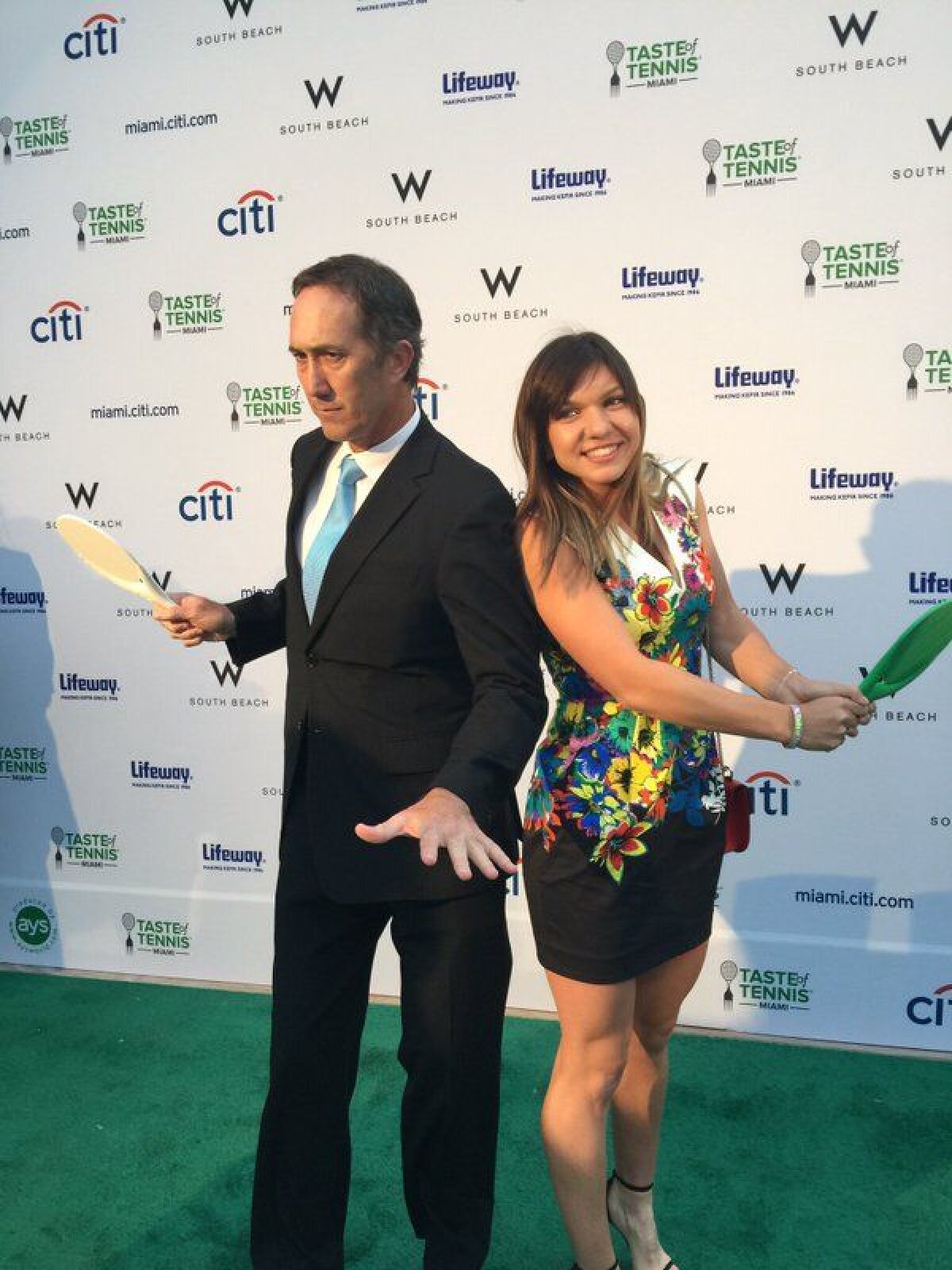 GALERIE FOTO Apariție de senzație a lui Halep » Simona a atras toate privirile la o petrecere din Miami
