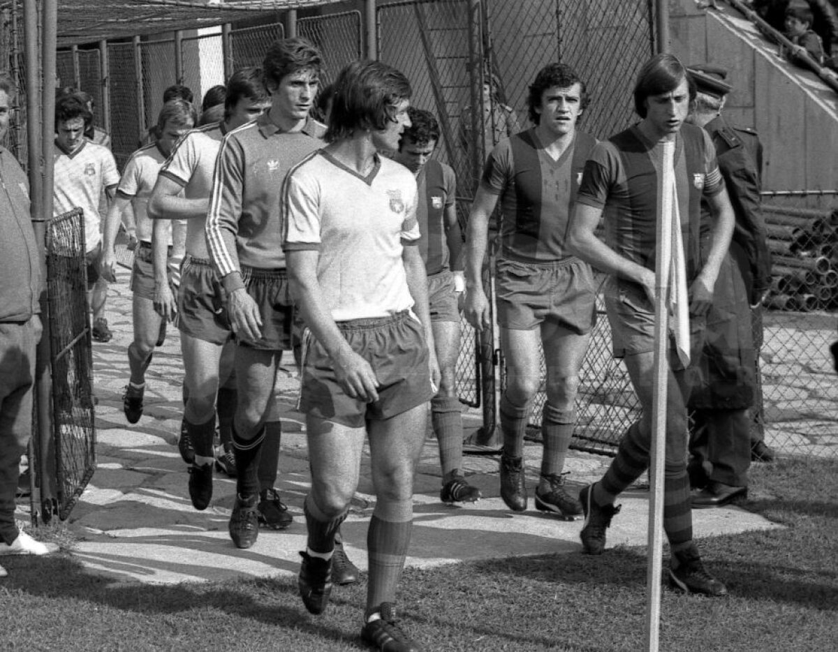 SUPERFOTO Imagini de colecție cu Johan Cruyff pe stadionul Ghencea, la singurul său meci în România » A jucat împotriva Stelei