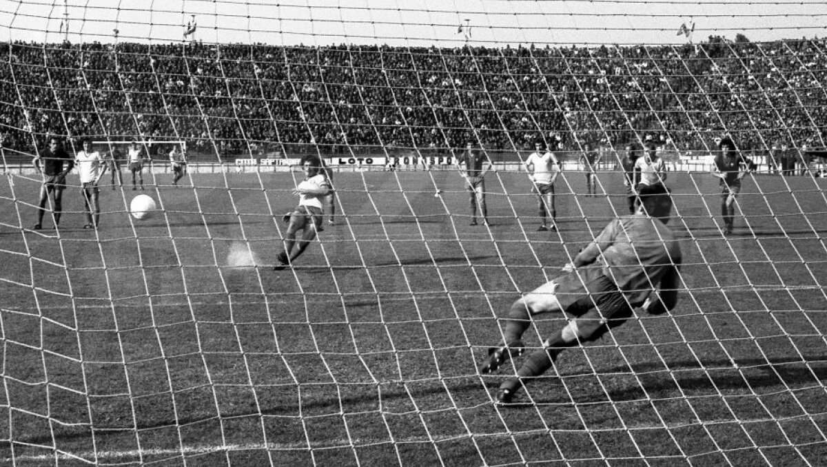 SUPERFOTO Imagini de colecție cu Johan Cruyff pe stadionul Ghencea, la singurul său meci în România » A jucat împotriva Stelei