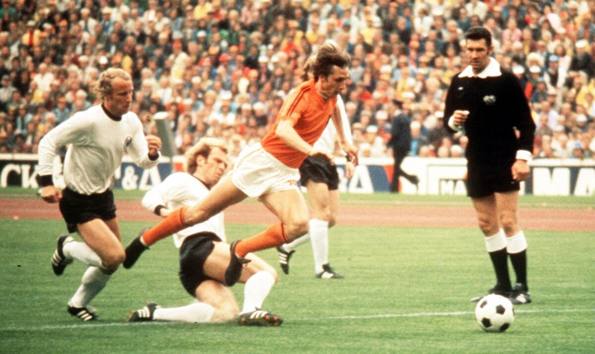 GALERIE FOTO Imagini de senzație din viața lui Johann Cruyff: alături de Rainea și dribling spectaculos cu Germania