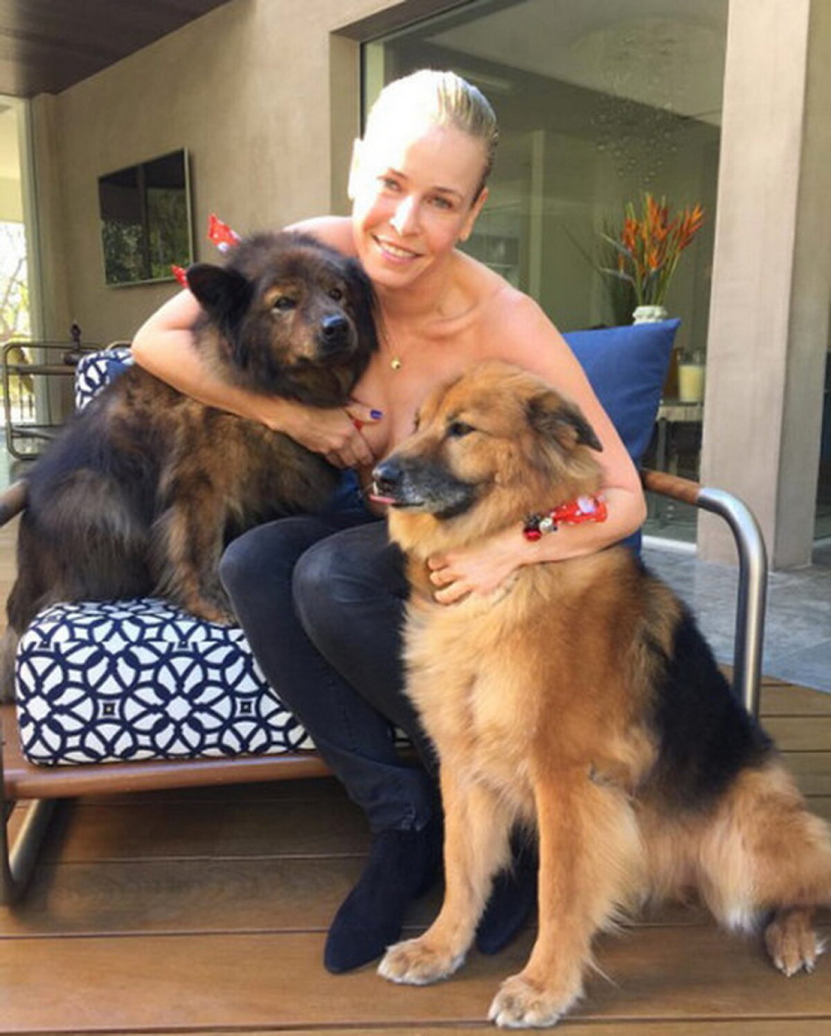 GALERIE FOTO » Ea este femeia care adoră selfie-urile nud!