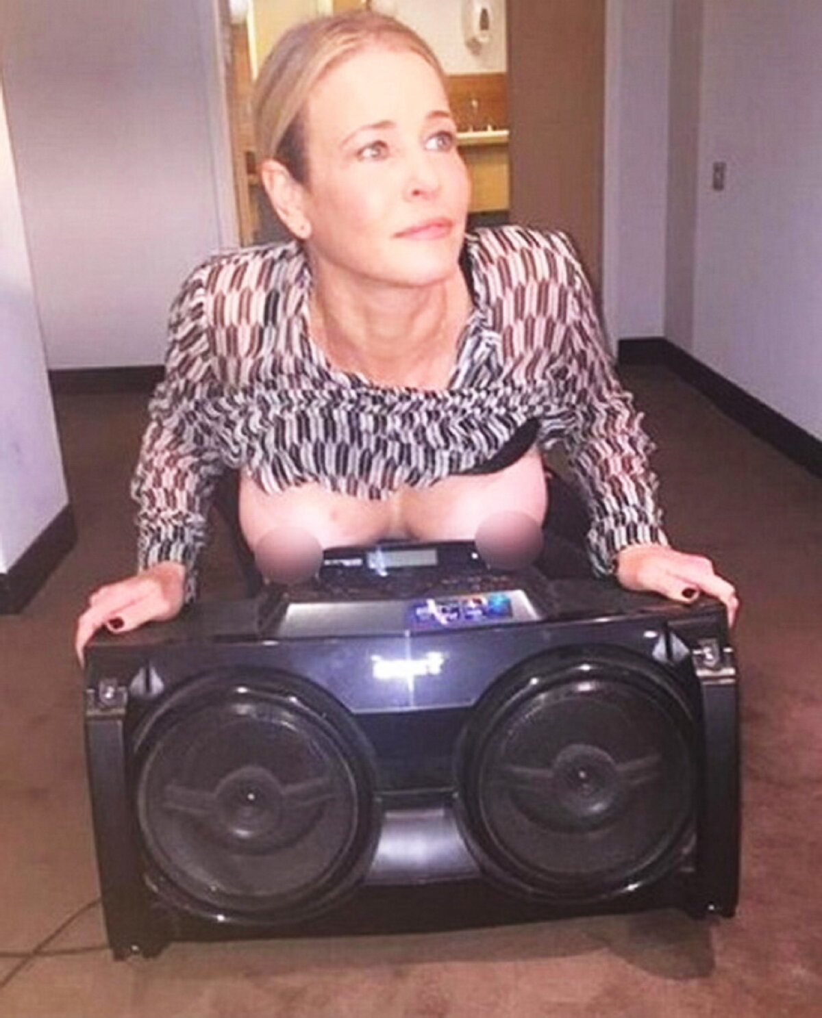 GALERIE FOTO » Ea este femeia care adoră selfie-urile nud!