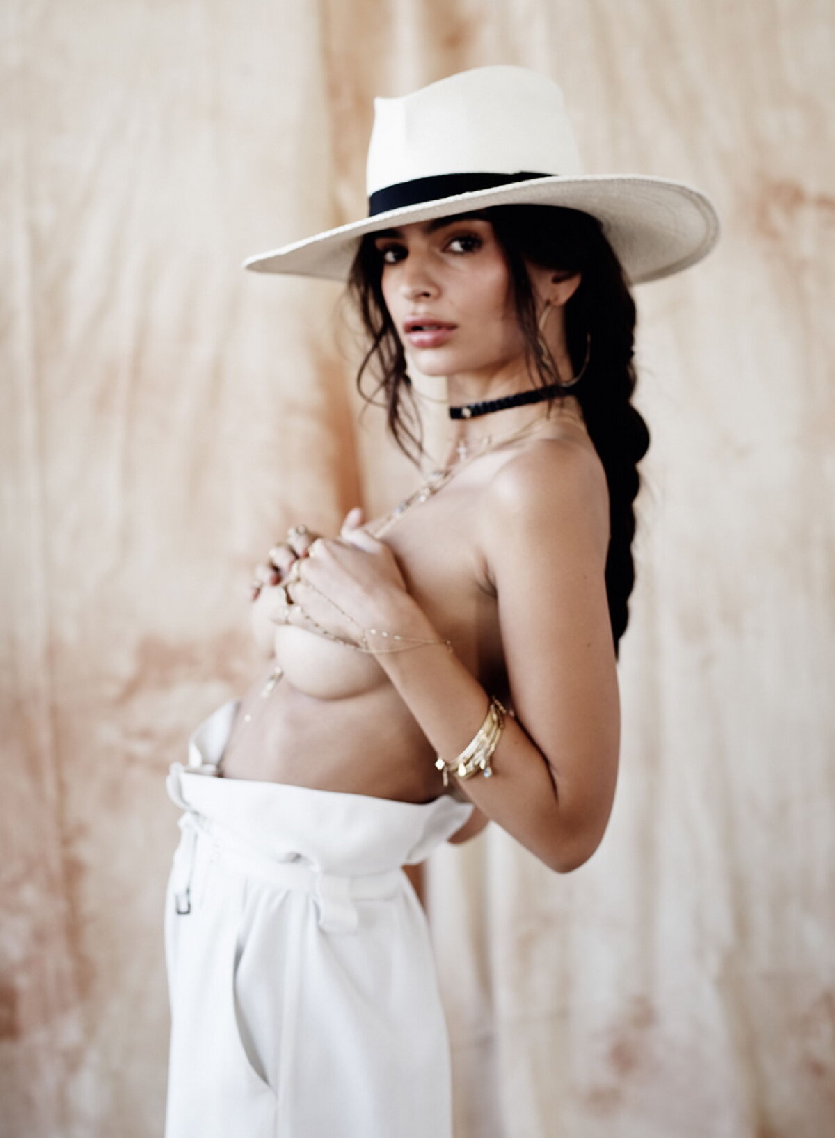 GALERIE FOTO » Pictorial incendiar marca Emily Ratajkowski