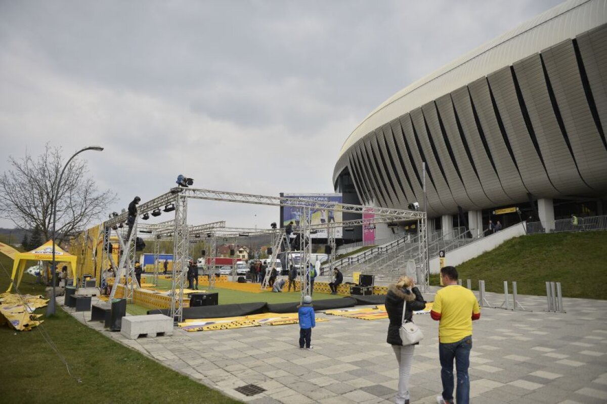FOTO EXCLUSIV Ultimele pregătiri înainte de amicalul cu Spania » Cum arată gazonul de pe Cluj Arena și ce surprize îi așteaptă pe fani