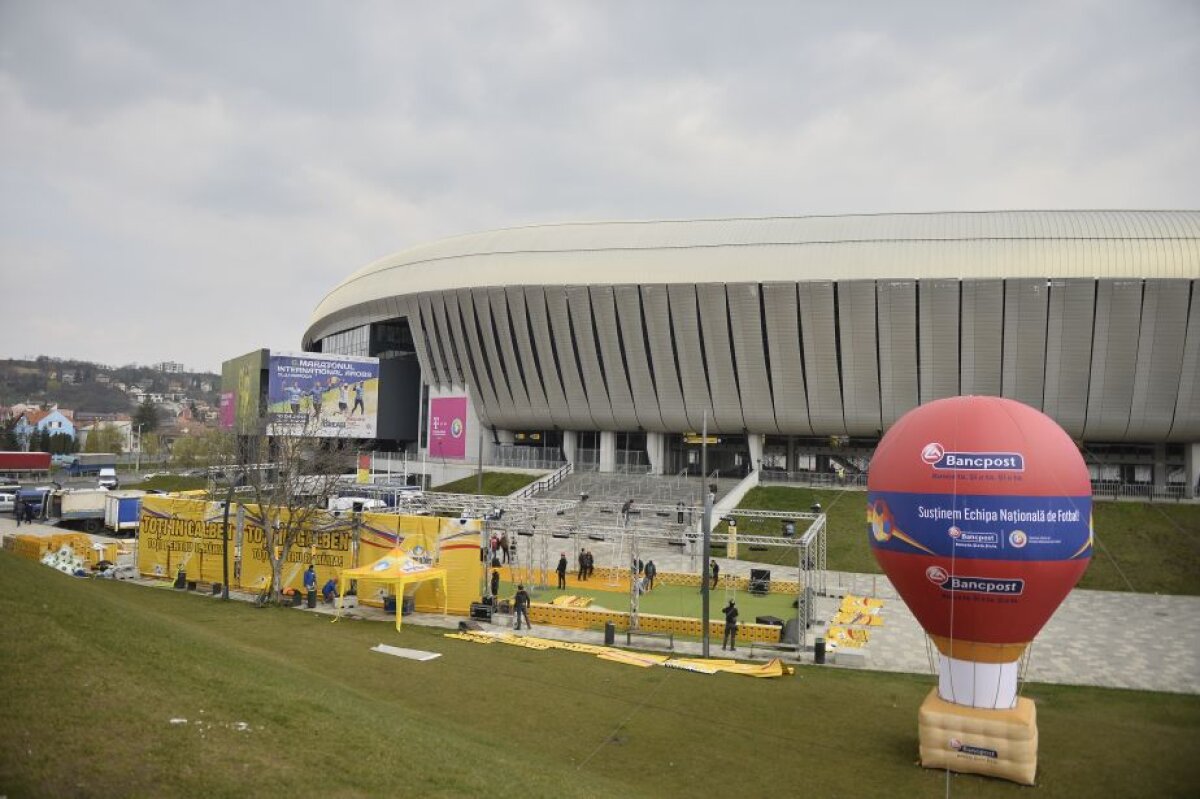 FOTO EXCLUSIV Ultimele pregătiri înainte de amicalul cu Spania » Cum arată gazonul de pe Cluj Arena și ce surprize îi așteaptă pe fani