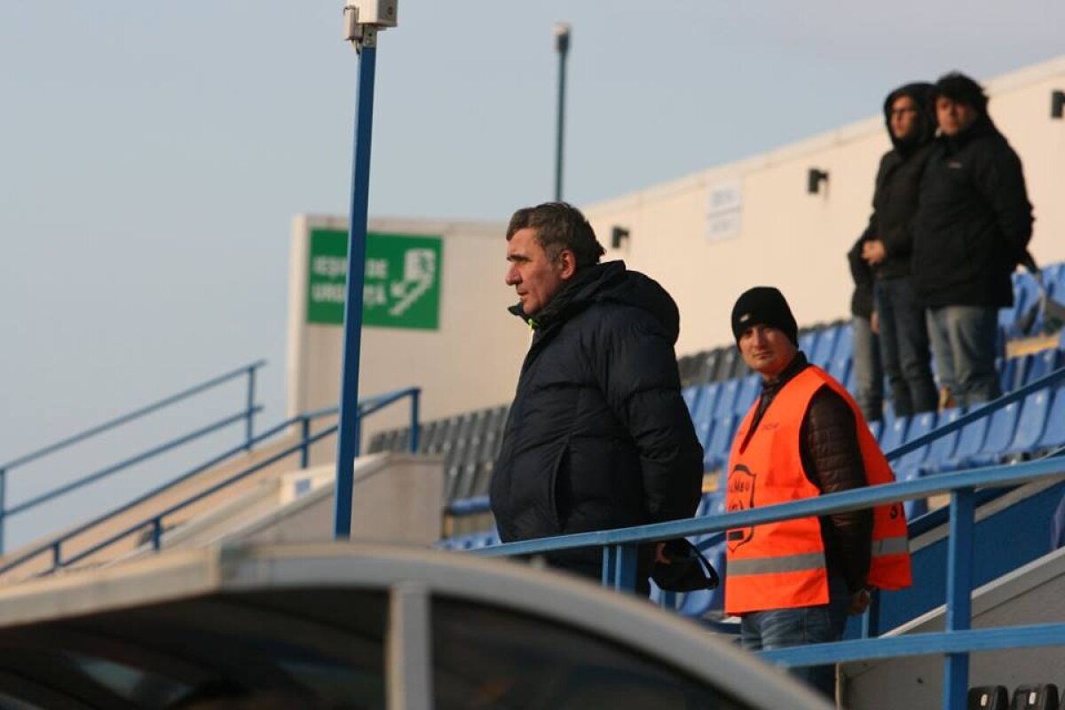 VIDEO + FOTO Omagiu adus de Hagi lui Cruyff » Ce a făcut Regele la amicalul Viitorului de astăzi